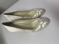 Elegante Menbur Hochzeitsschuhe – Cremefarben, Größe 38 Bayern - Glattbach Unterfr. Vorschau