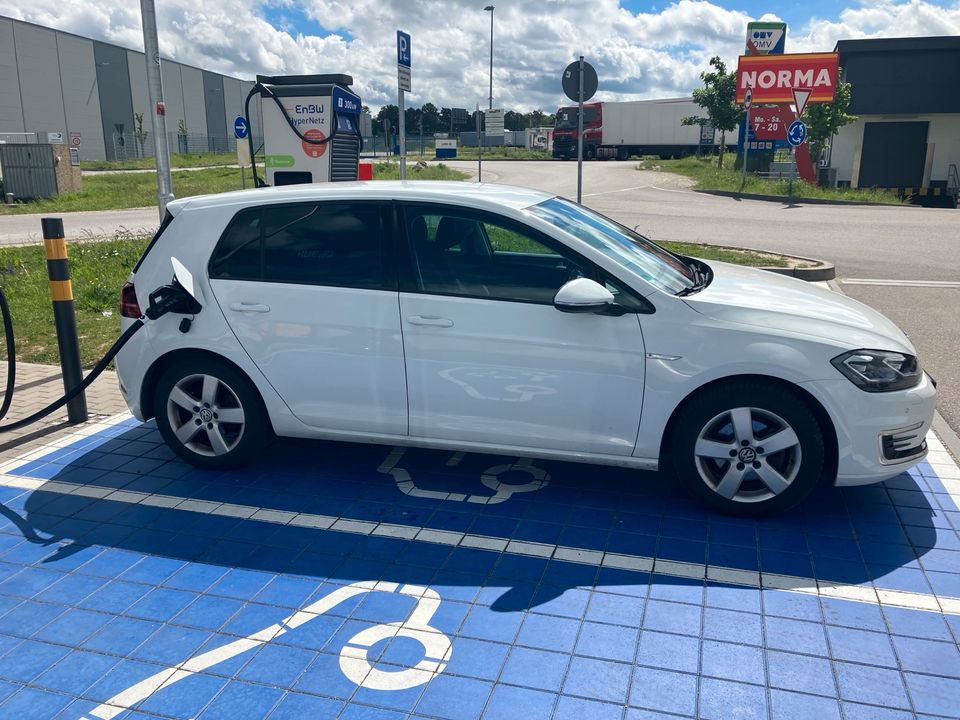 VW e-Golf zu verkaufen - 1. Hand privat - 73.500km, BJ 2020 in Siegen