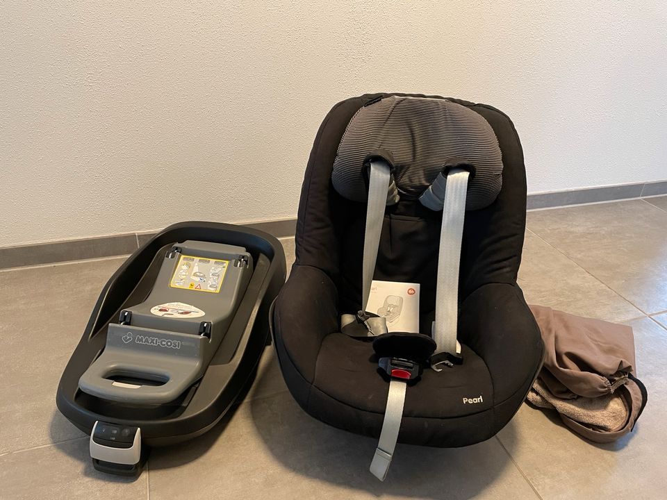 Maxi Cosi Pearl und Family Fix Station (Isofix) in Singen