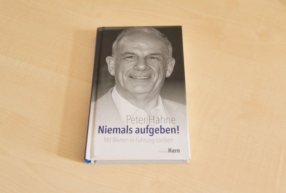 Peter Hahne "Niemals Aufgeben!" - Mit Werten in Führung bleiben in Dresden