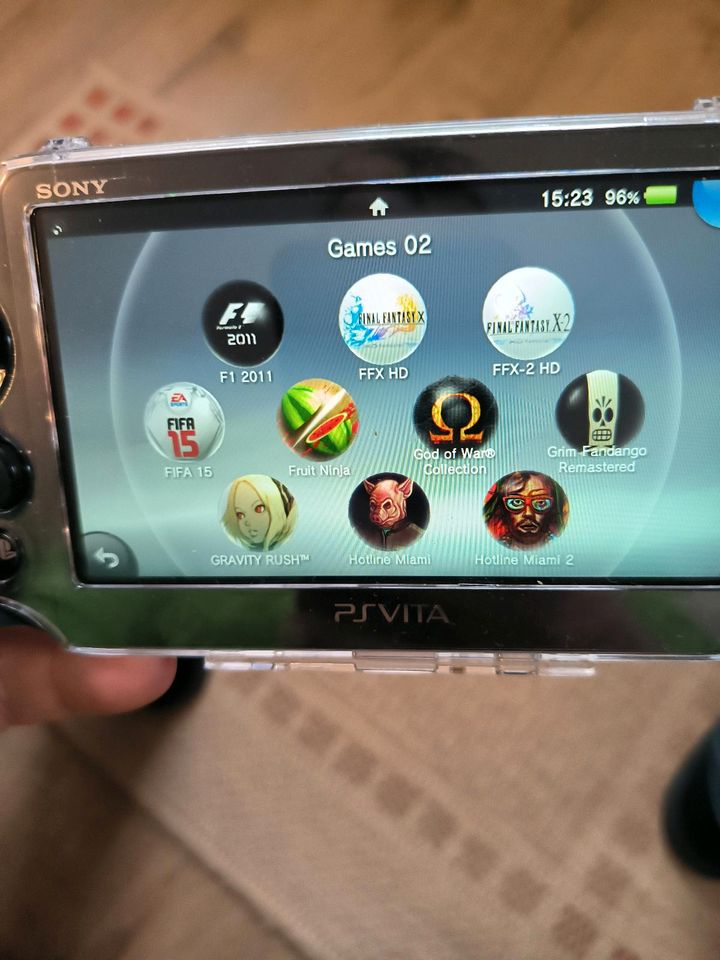 PSVita Slim 128 GB mit besonderer Software, Gehäuse und Hülle in Renchen