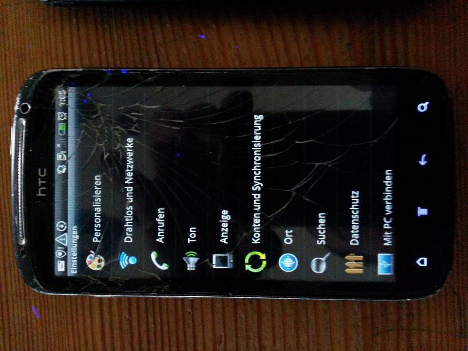 2x HTC Sensation Z710e mit mehreren Akkus - Display beschädigt in Miltenberg