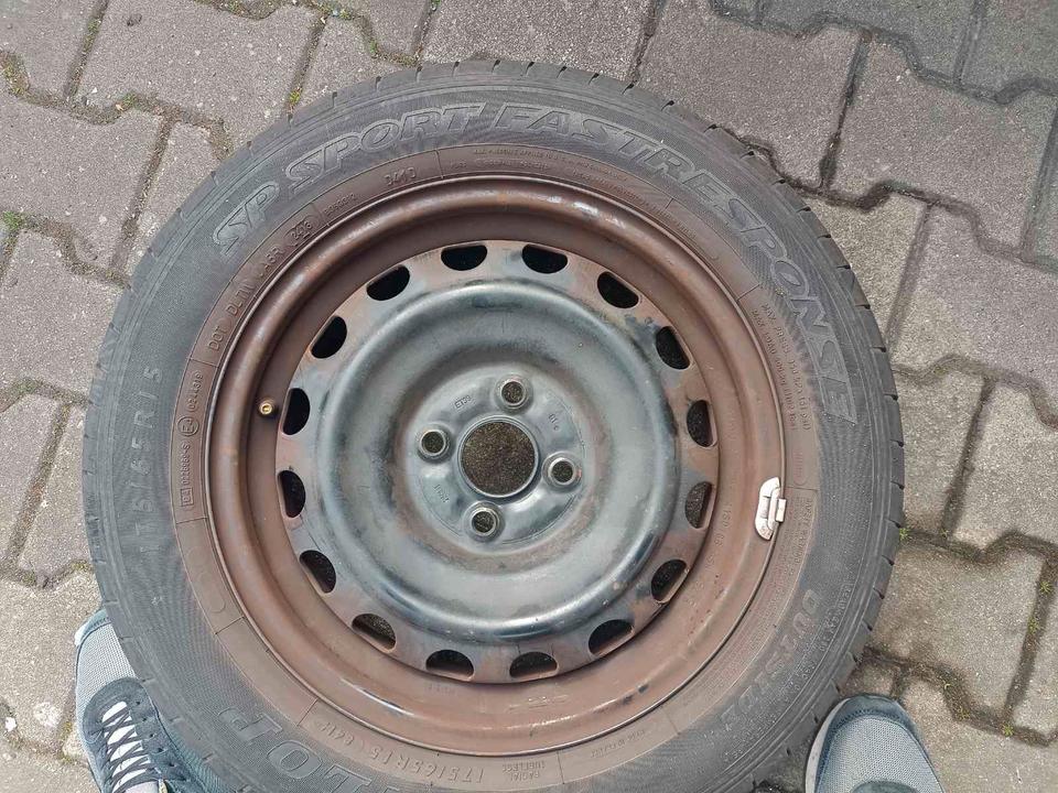 Sommerreifen mit Stahlfelgen 175/65/15 DOT 2019 Toyota Yaris in Nürnberg (Mittelfr)
