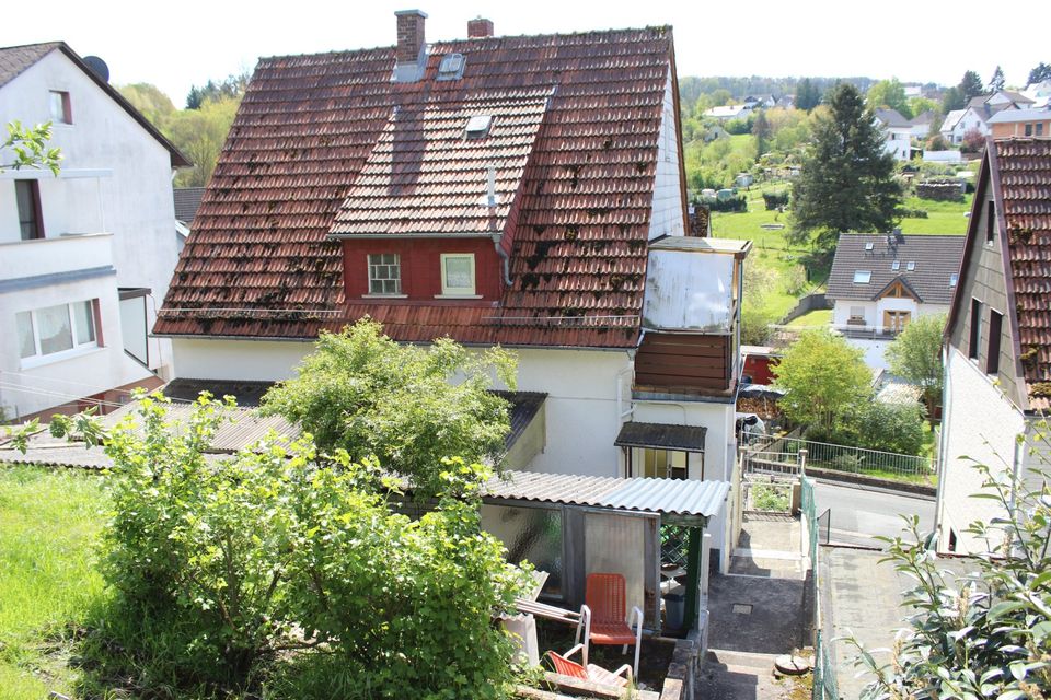 Mehrgenerationenhaus mit eingezäuntem Grundstück! Ortsrandlage! Umbau zum 2-Familienhaus möglich! in Weilmünster