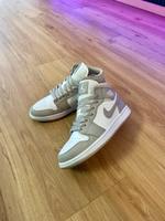 Nike Air Jordan Mid 1 Collage Grey Sneaker 38,5 Berlin - Charlottenburg Vorschau