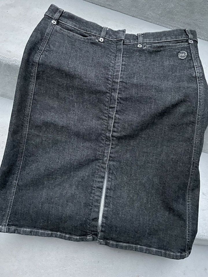 STRENESSE Jeans Rock dkl.grau Gr. 40 in Bruchsal