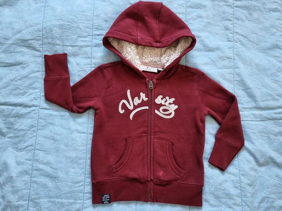 Kuscheljacke Hoodie mit Teddyfellkapuze Gr. 104/110 rot in Rostock