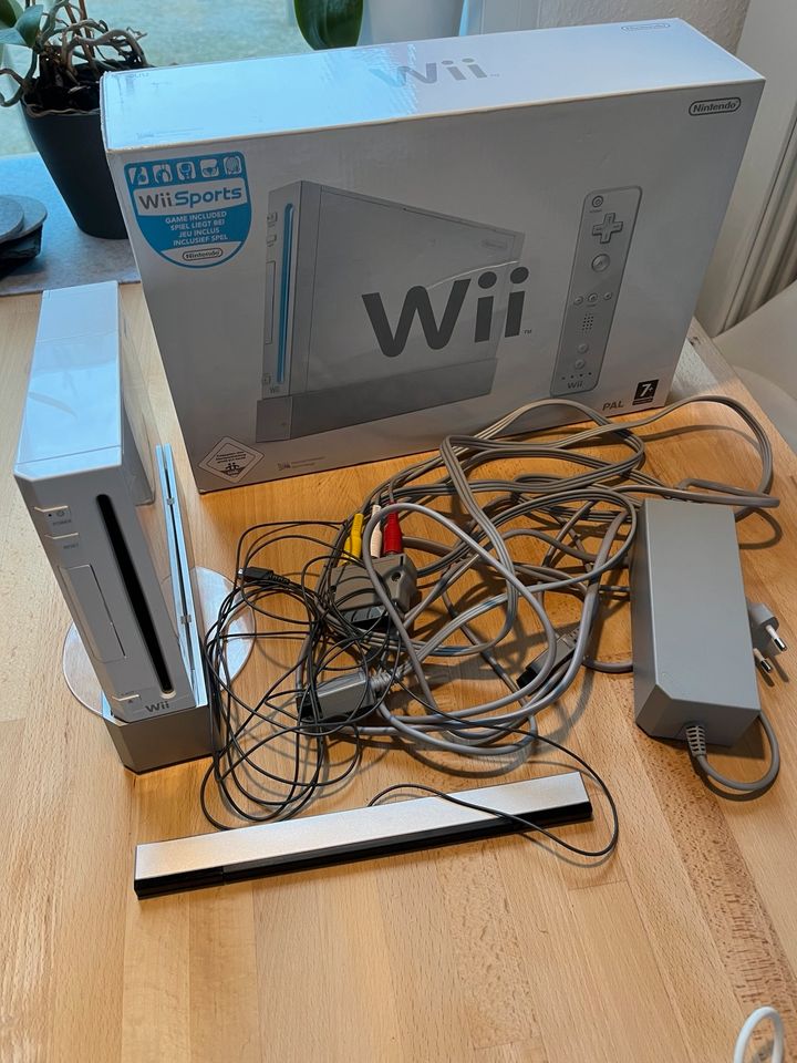 Nintendo Wii mit Zubehör und Spielen in Mainz