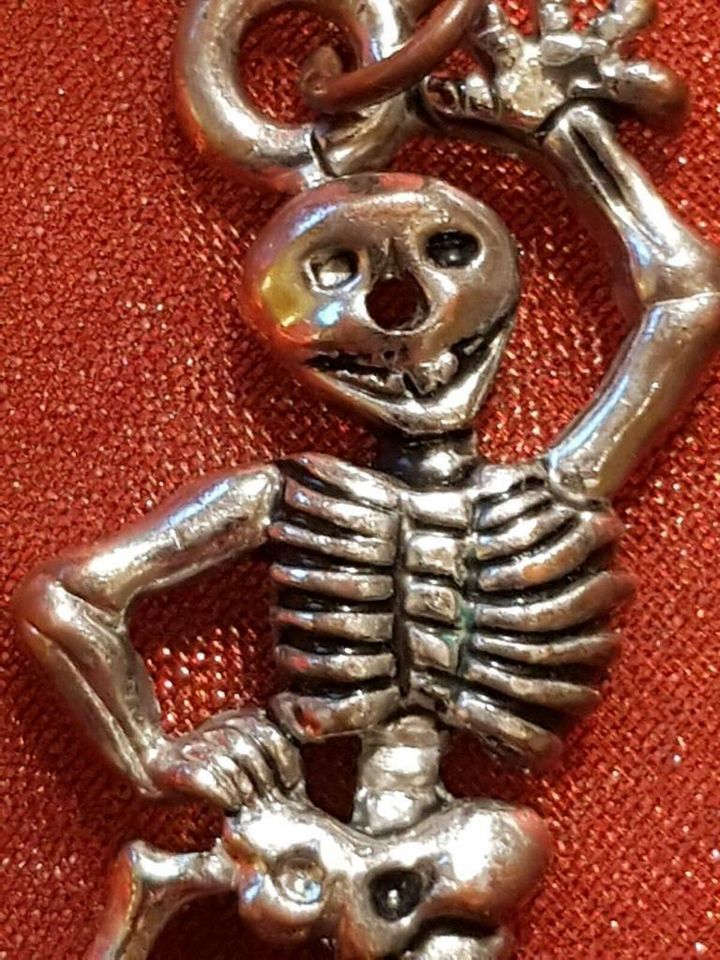 Ganzkörper Skelett Anhänger, Full Body Silver Skeleton Pendant,  handgefertigter hängende Skelett, Halloween-Skelett-Ornamente,  Gothic-Skelett-Schmuck