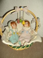 2 x Puppe / Baby im Körbchen - Zwillinge niedlich Sachsen - Schönheide Vorschau