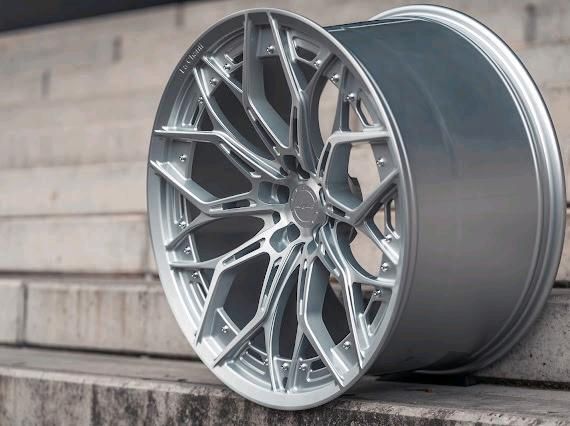 21 Zoll FORGED CONCAVE Felgen AMG GT 4-Türer GT63 S / BMW M5 M8 in Uhingen