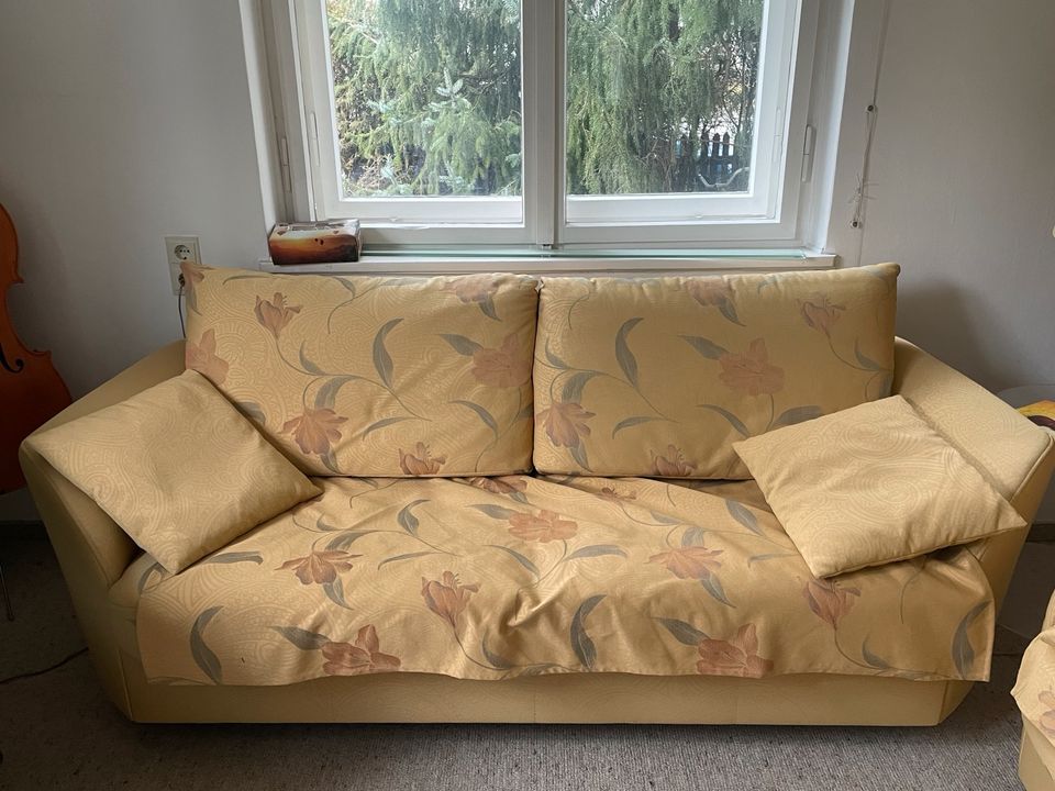 3er Couch Sofa gelb geblümt in Gräfelfing
