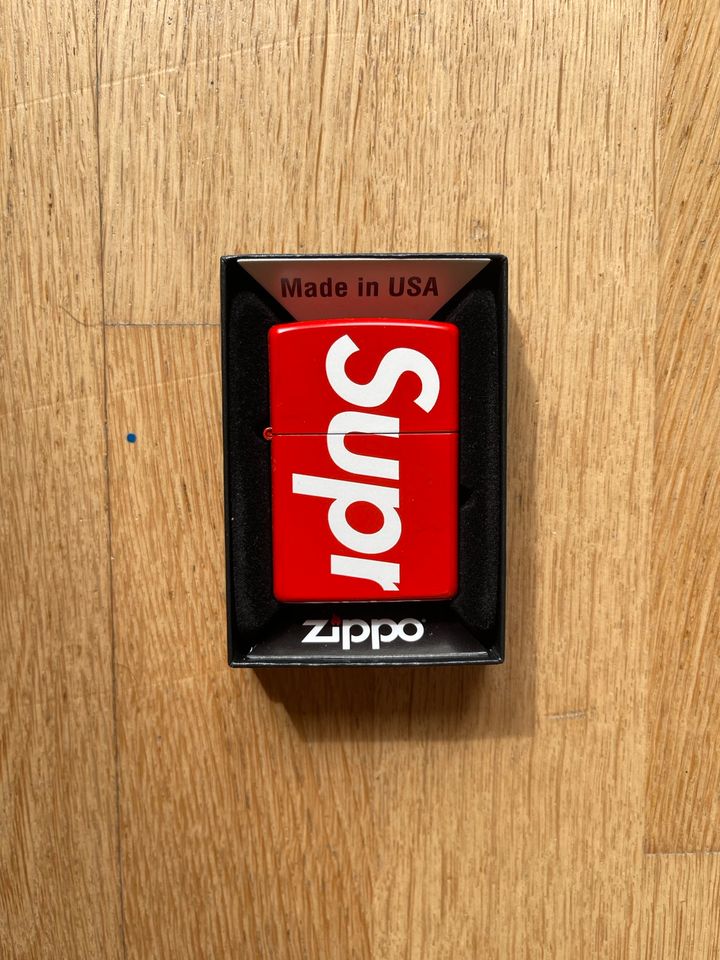 Supreme Zippo - Red in Köln