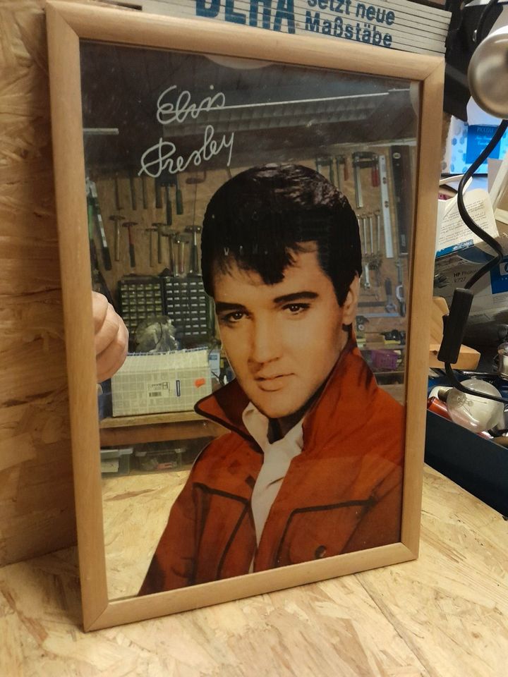 Spiegel mit Elvis Presley Aufdruck . in Schwedeneck