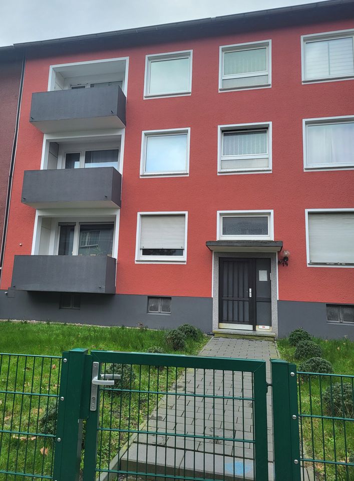 Komplett renovierte 3,5 Zimmer Wohnung mit Balkon zu vermieten in Gelsenkirchen
