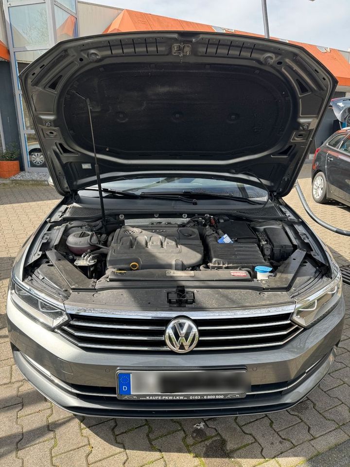 Volkswagen Passat Variant 1.6 TDI SCR BlueMotion Variant in Düsseldorf