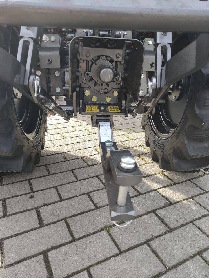 Allradtraktor 25PS 28km/h Frontlader & Schaufel Neu Neu Neu in Berne