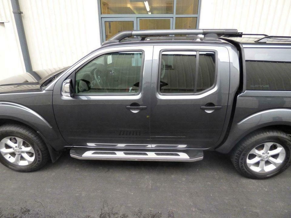 Nissan Navara D40 Double Cab Bj. 06-15 Trittbretter "Suburban" in München