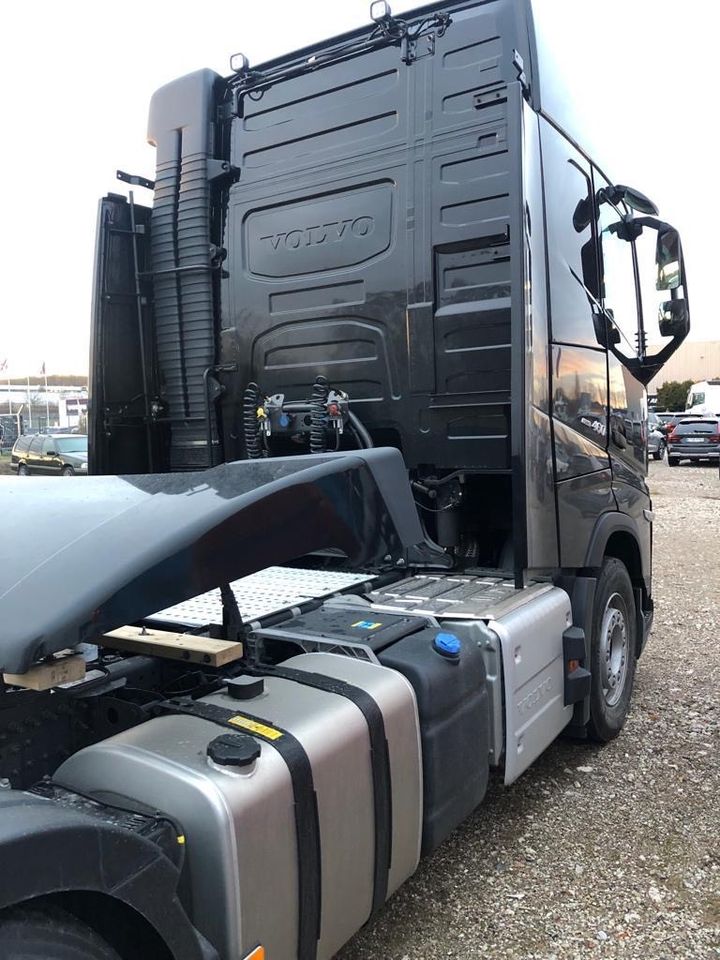 Volvo FH 460 4x2 SZM CHH-MED, Sonder Edition in Neuhaus