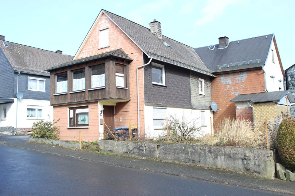 Älteres Haus gegen Gebot abzugeben! in Driedorf
