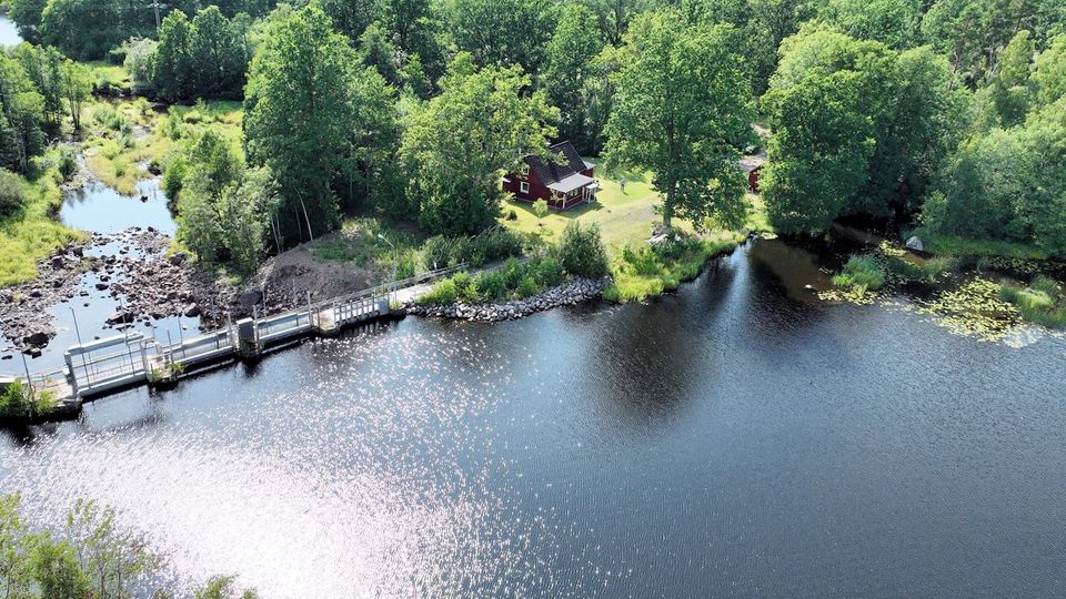 Ferienhaus in Schweden mieten – Wassergrundstück mit Alleinlage, direkt am Fluss Emån in Südschweden - 25 Meter, von der Haustür bis zur Wasserkante. in Osterholz-Scharmbeck