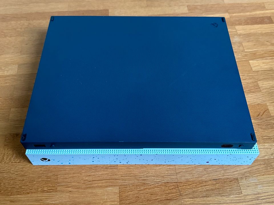 XBOX One X Limited Hyperspace Edition 1TB OVP 2 Spiele wie neu in Wuppertal