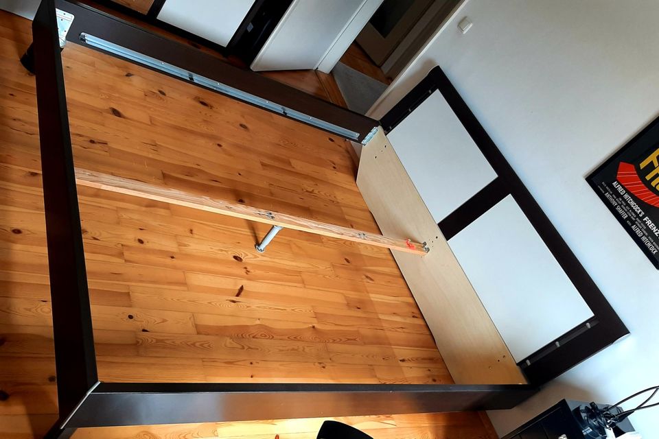Doppelbett Bett 1,80m x 2,00m braun weiß mit Kopfteil in München