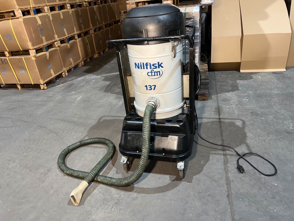 NILFISK CFM 137 Industriesauger 3 KW !! Gewerbe Staubsauger in Remscheid