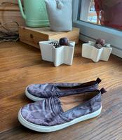 Schlappen Slipper Turnschuhe Schlangenoptik lila weiß snake Bayern - Fürth Vorschau
