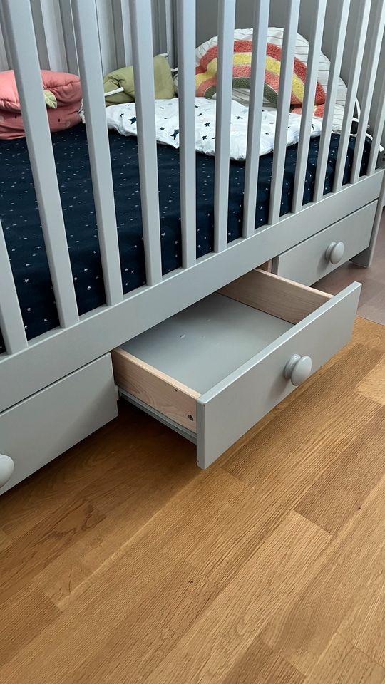 Baby und Kinder Bett 70x140 cm Gonatt von Ikea in grau in München