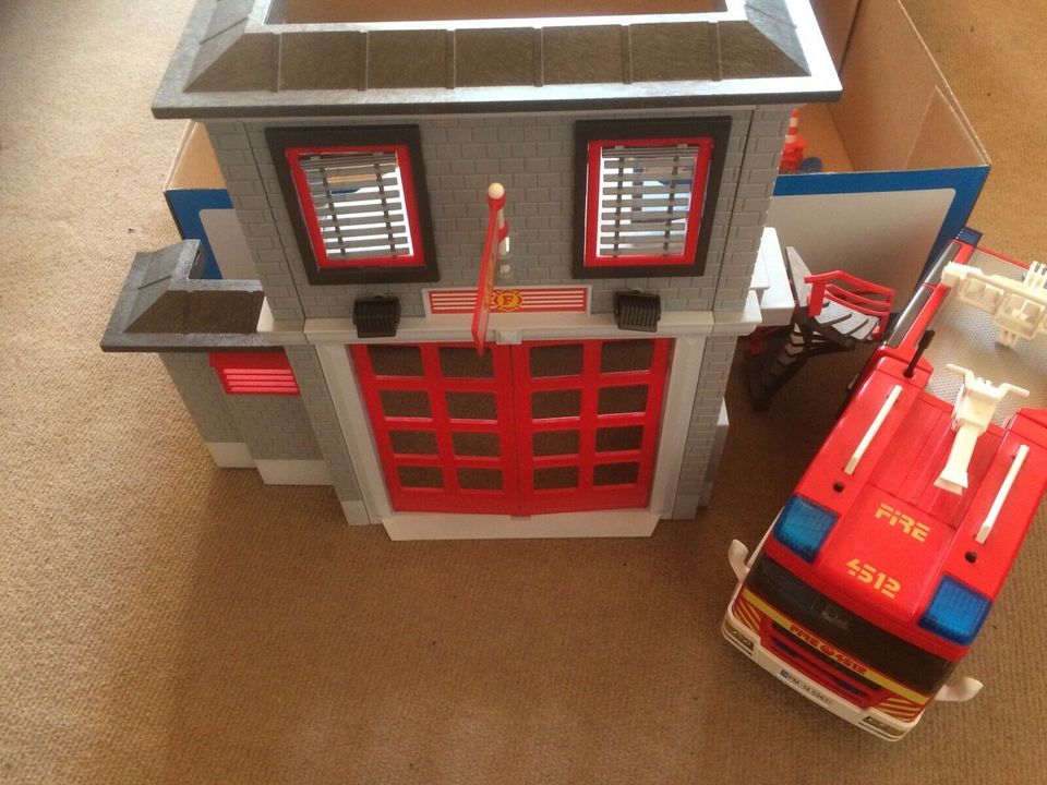 Playmobil Feuerwehrstation mit Feuerwehrauto in Dahlum