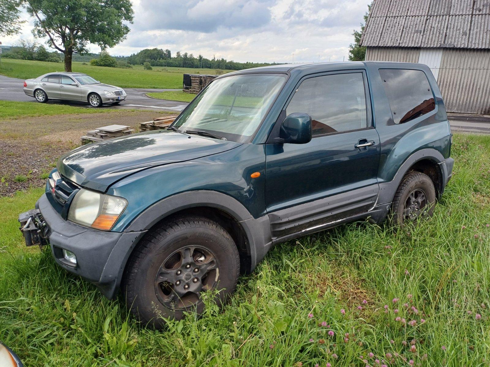 Abbildung des Autos Mitsubishi Pajero 4x4 3,…