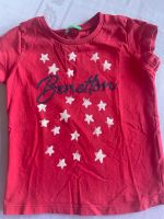 Rotes T-Shirt mit Sternchen von Benetton in 80 Hessen - Rödermark Vorschau