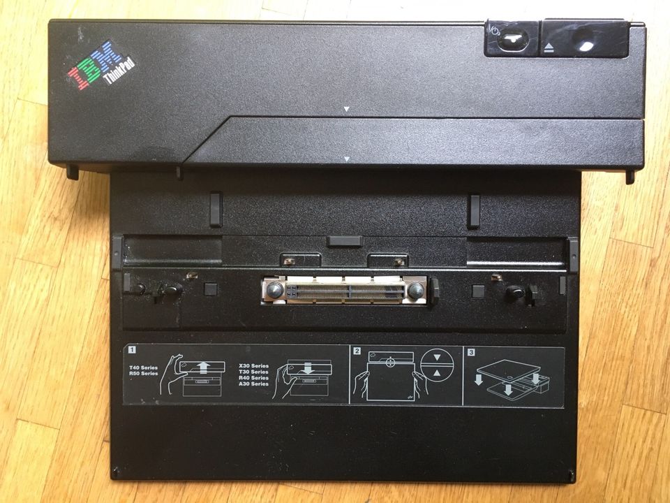 IBM ThinkPad Dockingsta / Portreplikator Type 74P6733 in Tübingen