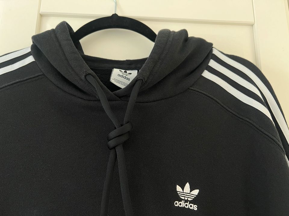 Adidas kurzer Hoodie | XS in Bonn