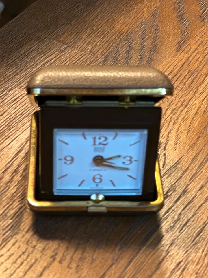 Alte Uhr Tischuhr Taschenuhr Wecker von Baduf in Magdeburg