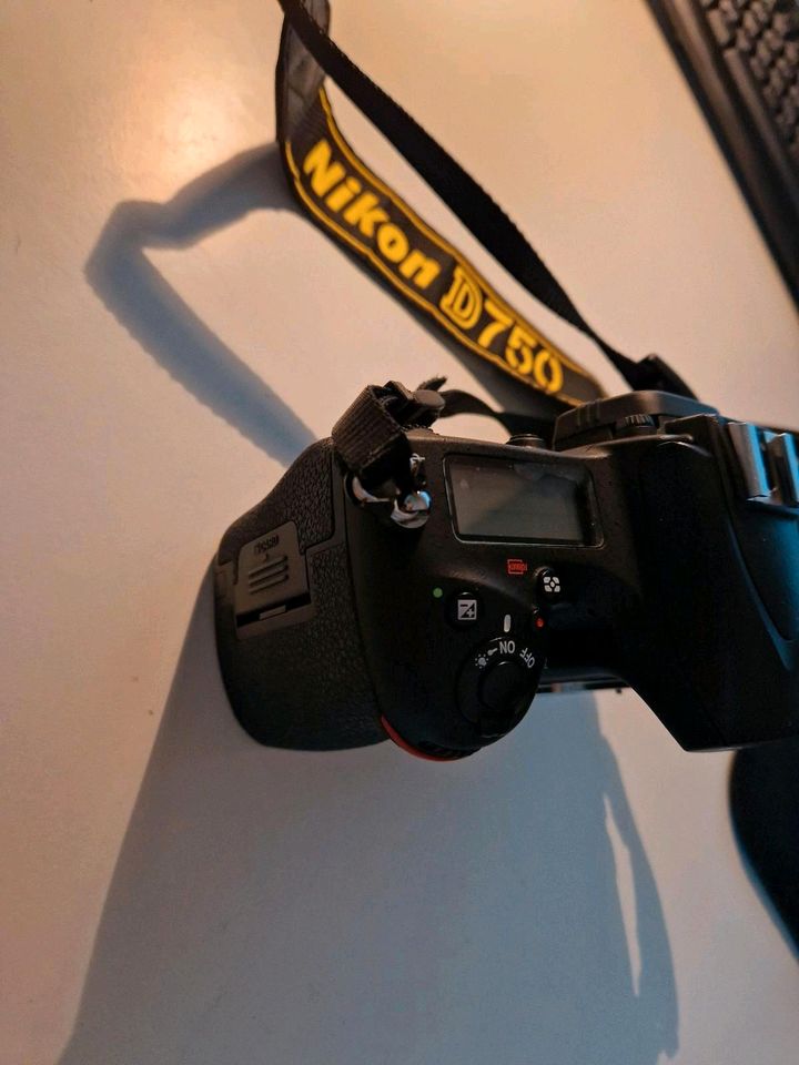 Nikon D750 Vollformat Spiegelreflexkamera, TOP ZUSTAND in Hünfeld