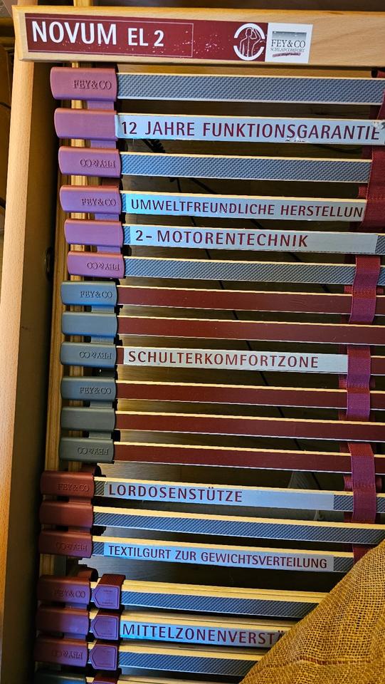 Schlafzimmer, Schrank, elektrisch verstellbares Lattenrost; in Aurich