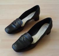 ESPRIT schwarze Schuhe Halbschuhe Absatzschuhe schwarz Größe 41 Bayern - Bad Kissingen Vorschau
