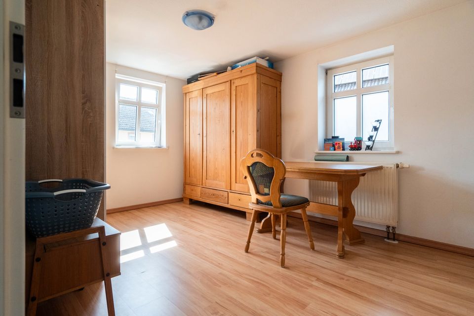 4-Zimmer-Wohnung mit Garten, Stellplatz und Garage in Pressig