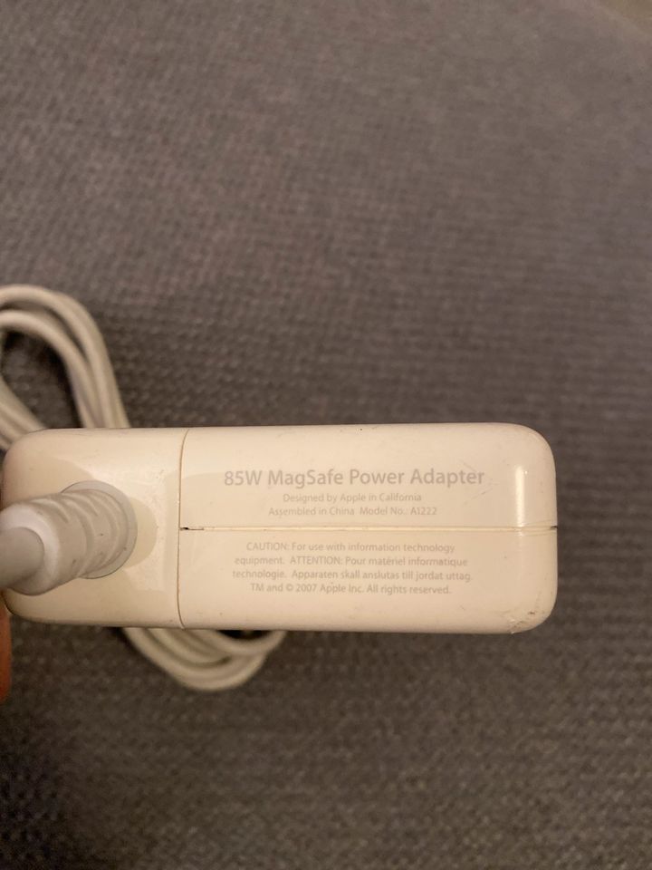 Apple 85W magsafe power Adapter A1222 in Möglingen 