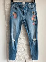 ONLY Jeans Carmen regular skinny mit Blumenstickerei - S Hessen - Großkrotzenburg Vorschau