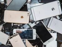 Schüler SUCHT defekte iPhones zum Basteln / gibt ein neues Leben Niedersachsen - Hildesheim Vorschau