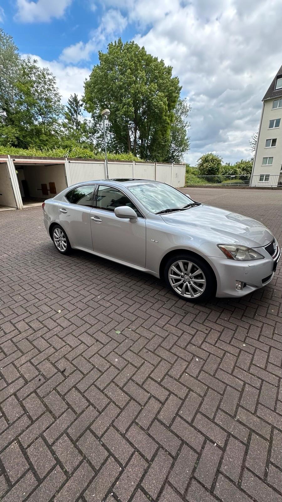 Abbildung des Autos Lexus Is 250