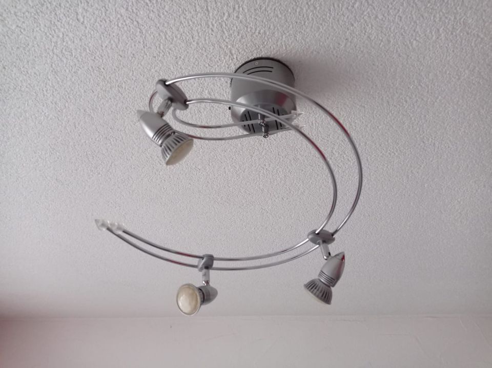 Schöne Deckenlampe/ LED Strahler, in Top Zustand in Pforzheim