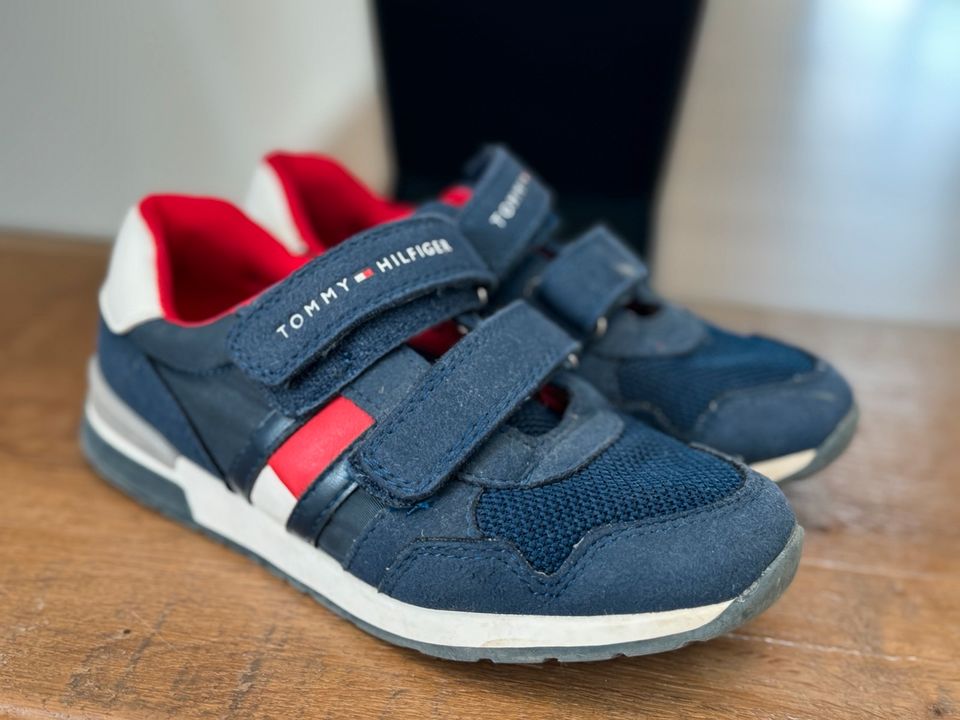 Kinderschuhe Sportschuhe Tommy Hilfiger Gr.32 in Sasbach