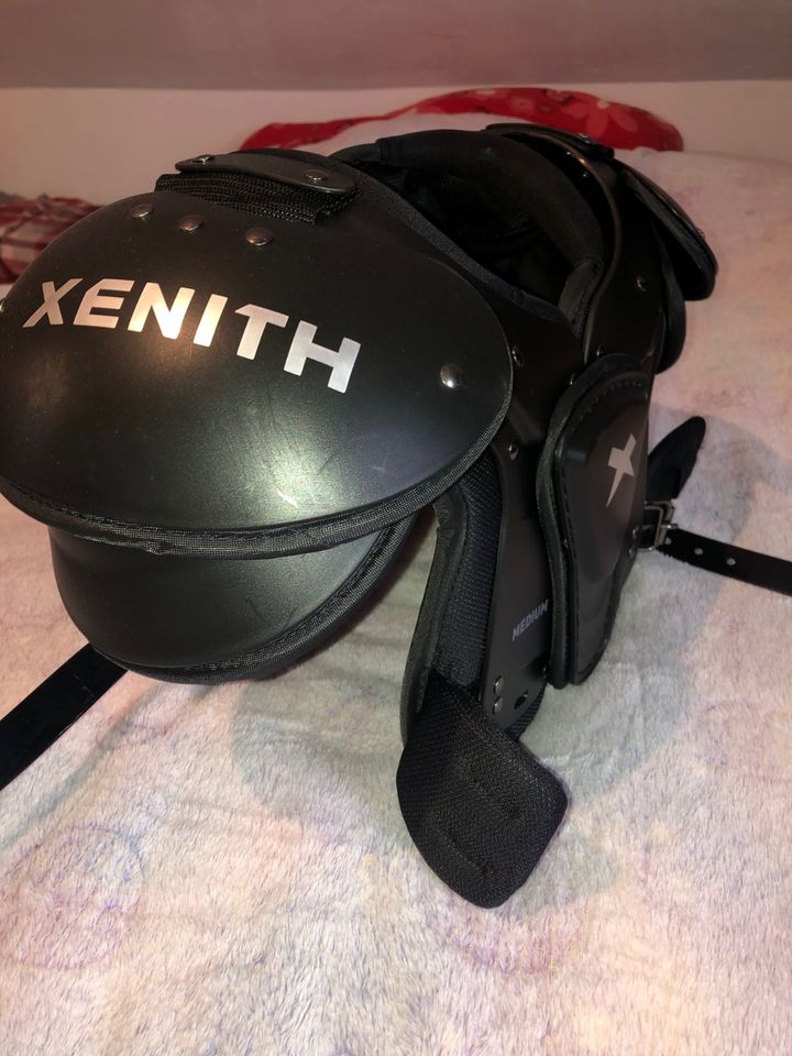 Football Ausrüstung, komplett und einzeln. Helm,Mask,Shoulderpad in Köln