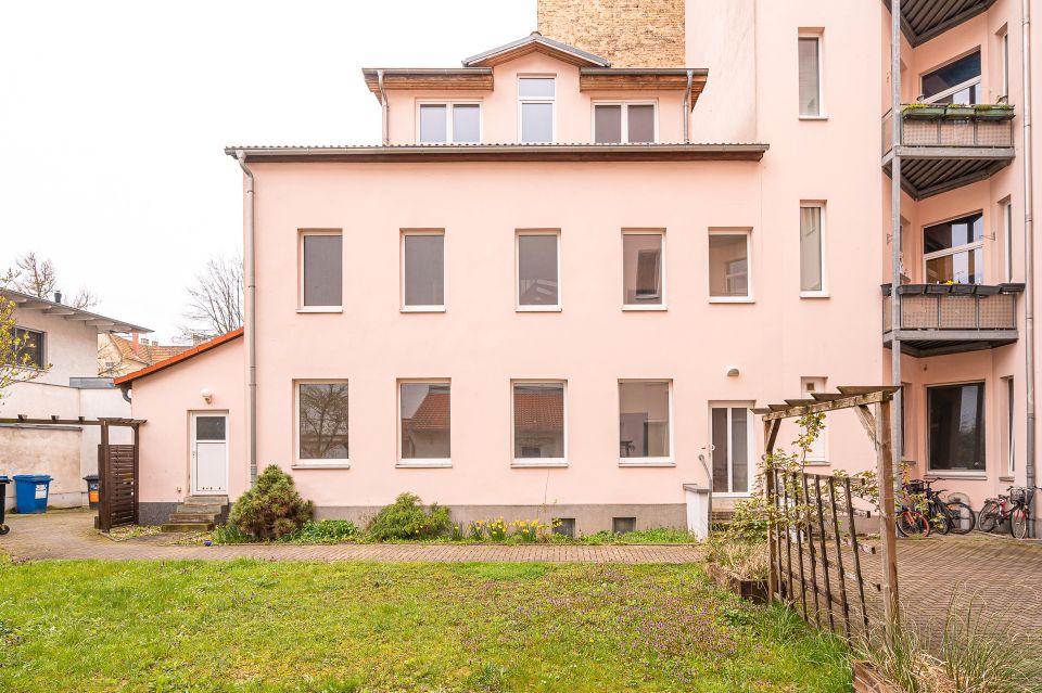 Anlageobjekt: Vermietete 4-Zimmer Wohnung mit 2 Balkonen unweit des Orangerieparks in Berlin