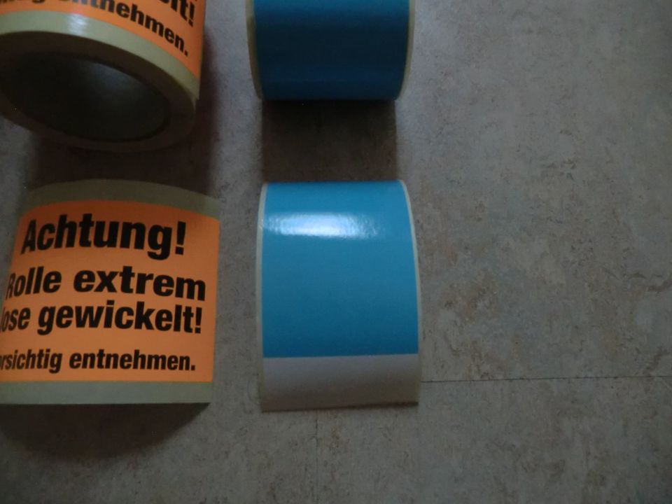 3x Verschiedene Klebeetiketten auf Rolle in Hausen i. Niederbayern