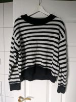 Schwarz weiß gestreifter Pulli / Sweater Sachsen-Anhalt - Naumburg (Saale) Vorschau